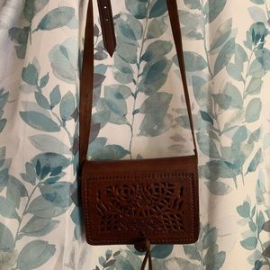 I’m selling a brown leather purse.